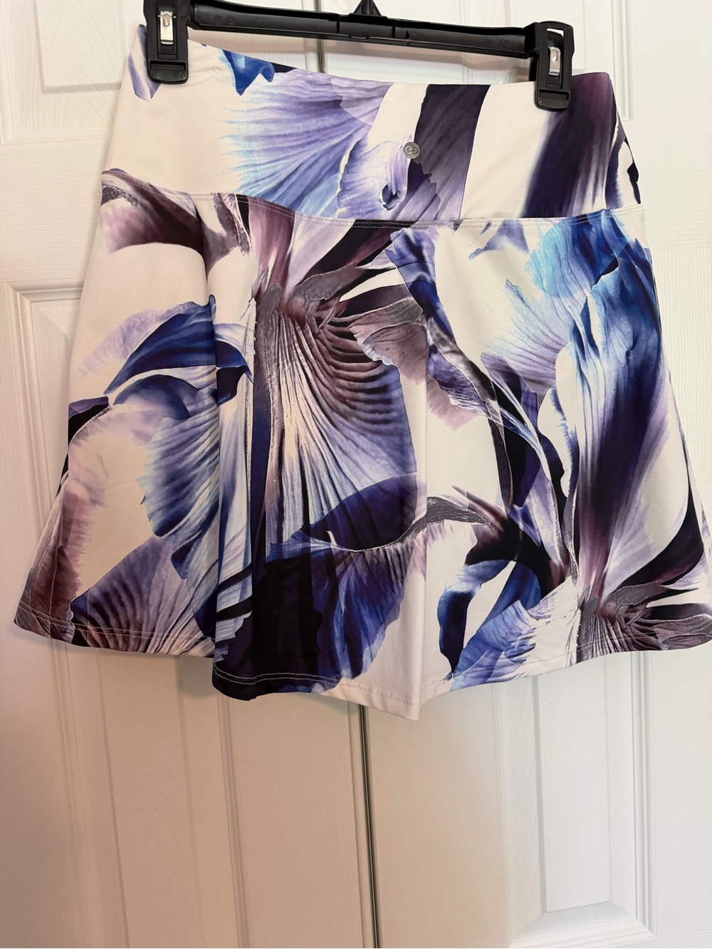 CALIA by Carrie Underwood Floral Athletic Skort in White and Blue - Picture 2 of 5